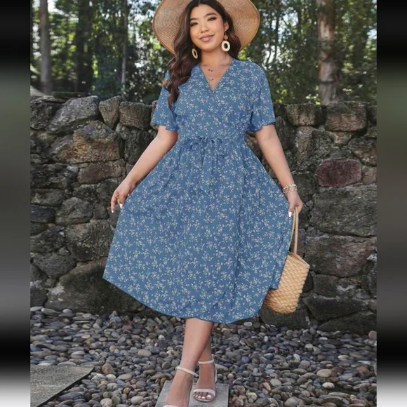 SHEIN Ditzy Wrap Dress - Picture 7 of 9